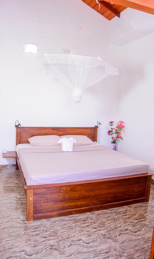 Channa Villa & Tours Bentota Exterior photo